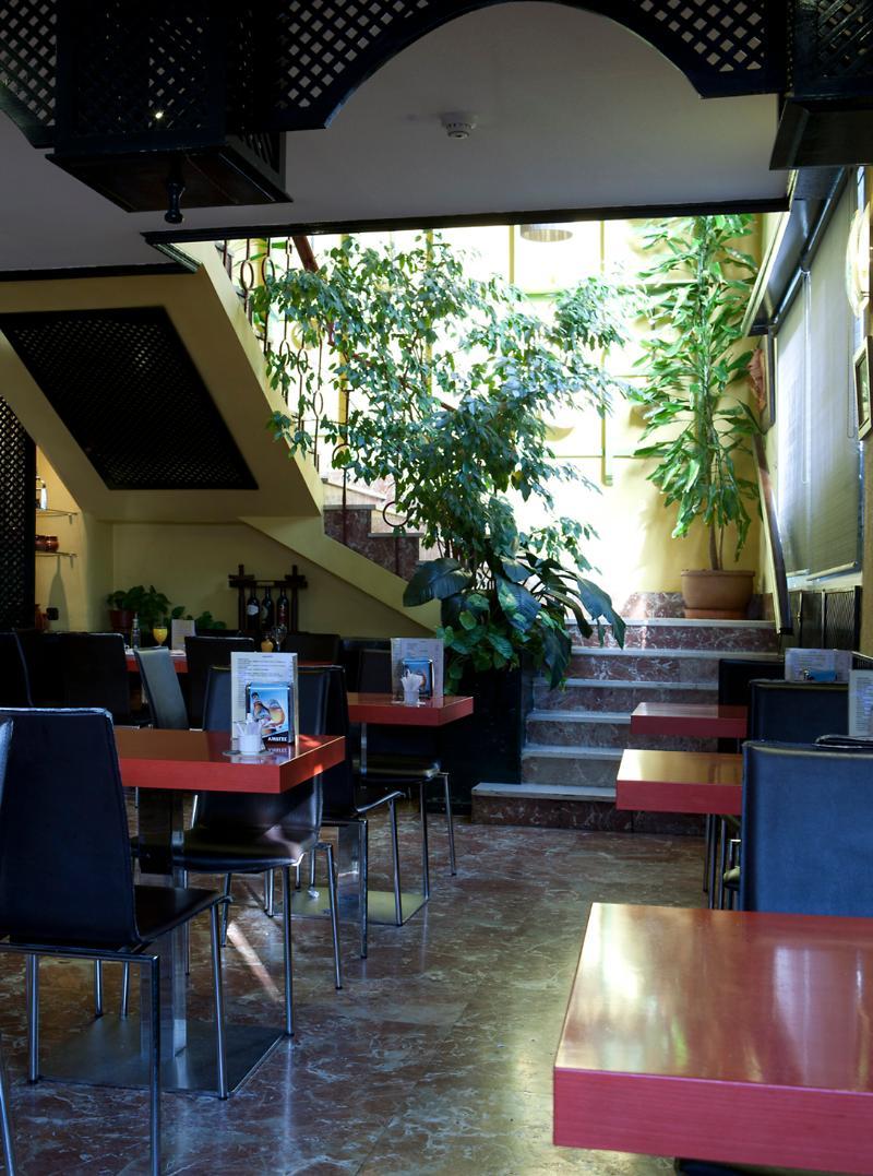 Hrc Hotel Madrid Exterior photo