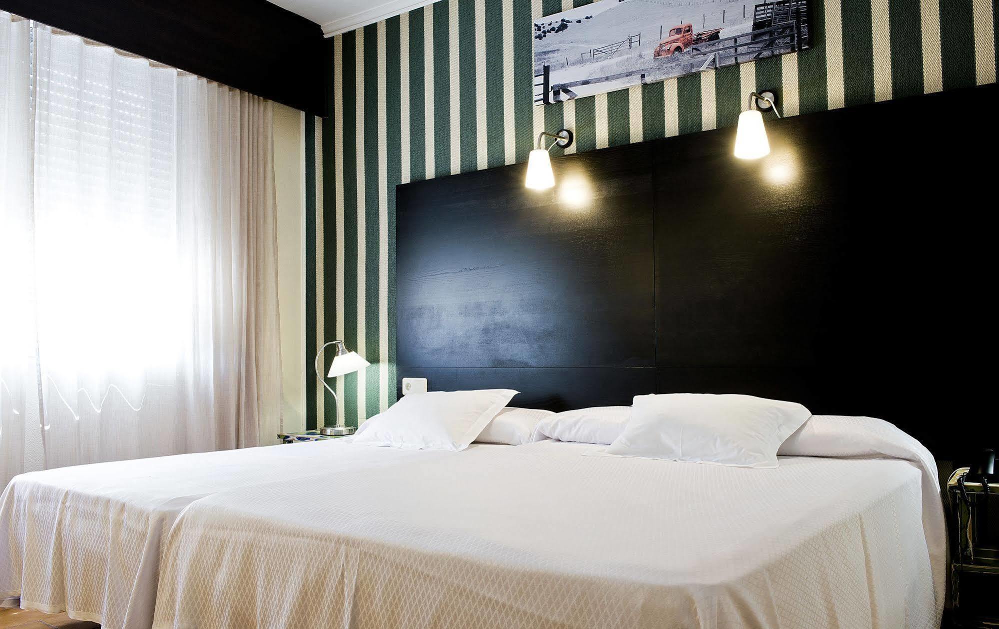 Hrc Hotel Madrid Exterior photo