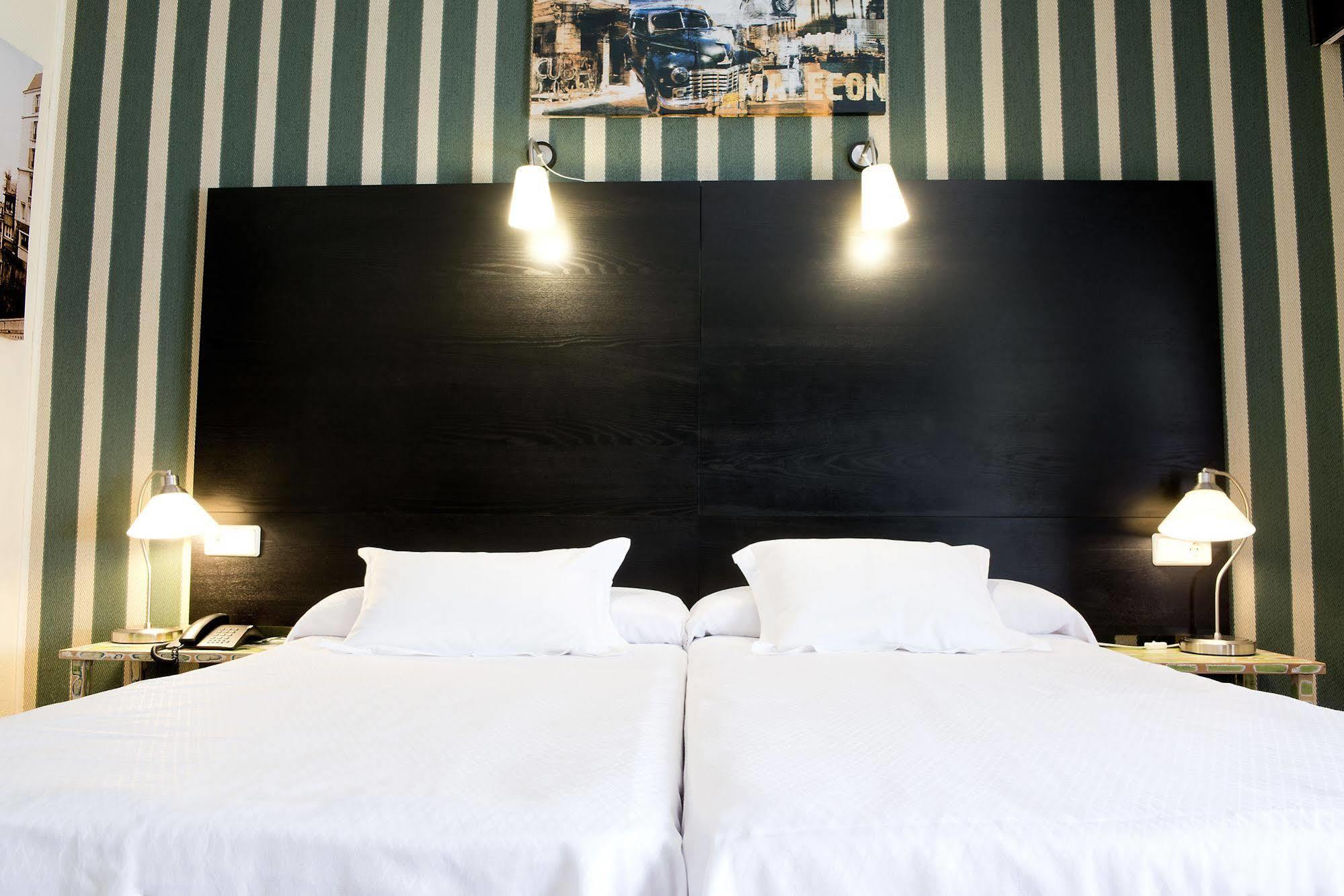 Hrc Hotel Madrid Exterior photo