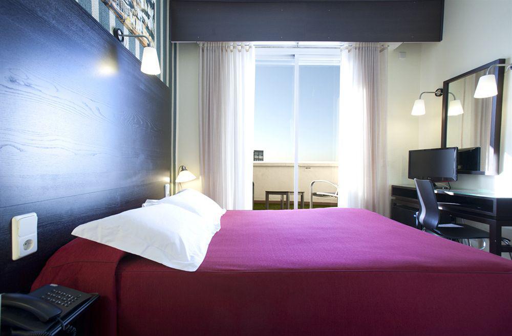 Hrc Hotel Madrid Room photo